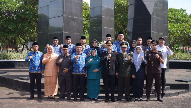 
 Ketua DPRD Kota Bekasi Ajak Warga Teladani Semangat Pahlawan di Hari Pahlawan 2025