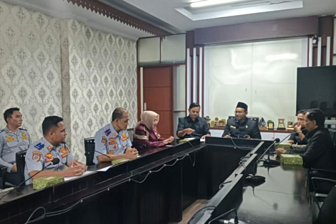 
 Komisi II Dorong Transformasi Angkot Lebih Modern dan Terintegrasi