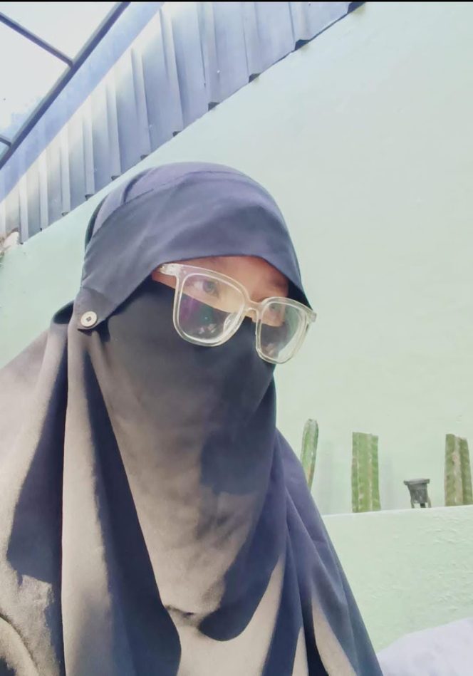 
 Trotoar yang Dirampas Kabel: Ketika Ruang Publik Kehilangan Pelindungnya